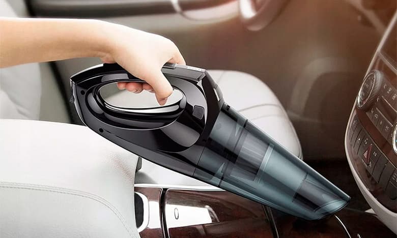 Автомобильные пылесосы, фольгированные экраны и не только. Названы самые популярные автоаксессуары в России