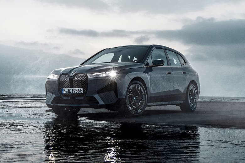 Некоторые BMW 2022 года выпуска поставляются без поддержки Android Auto и Apple CarPlay