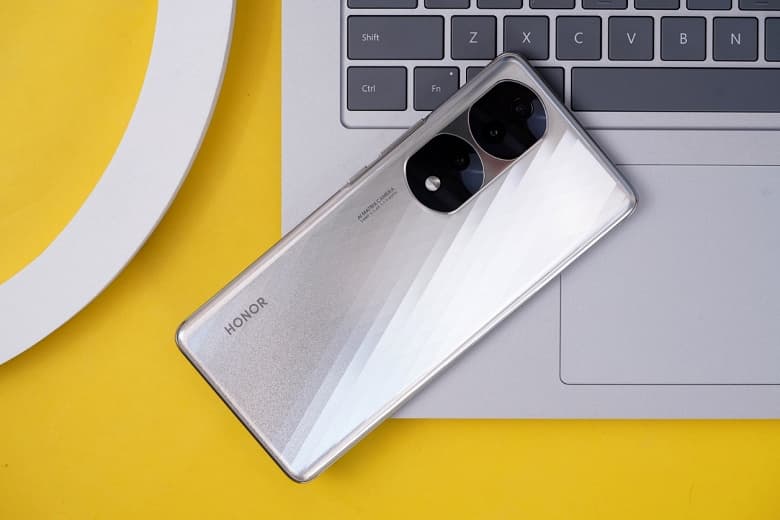 Так снимает Honor 70 Pro, оснащенный новейшим 54-мегапиксельным сенсором Sony IMX800. Опубликованы примеры фото в разных режимах, в том числе и ночью