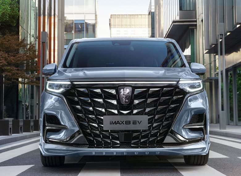 Роскошный интерьер, шесть посадочных мест, запас хода 550 км на одной зарядке и 245 л.с за 28 600 долларов. Представлен большой электрический минивэн Roewe iMAX8 EV