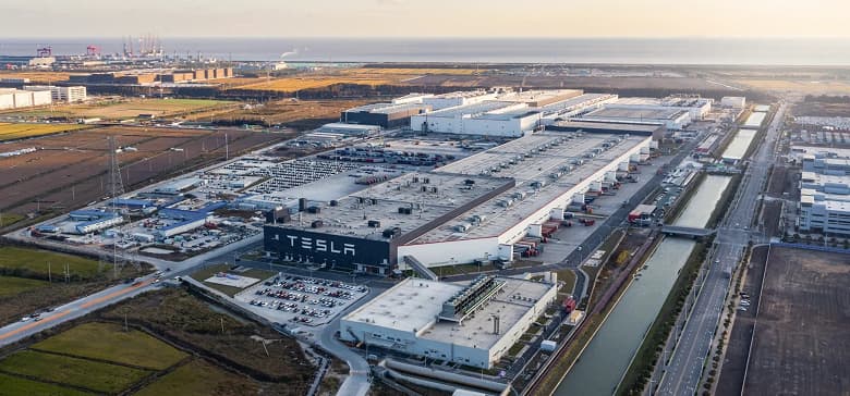 Tesla создаст крупнейший в мире центр экспорта автомобилей. Компания строит в Шанхае ещё один завод Tesla создаст крупнейший в мире центр экспорта автомобилей. Компания строит в Шанхае ещё один завод