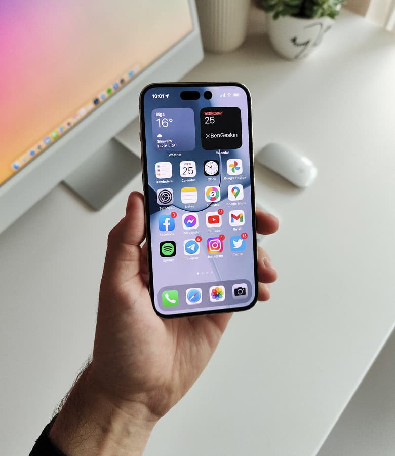 «Мне кажется, выглядит нормально», — Бен Гескин показал включённый iPhone 14 Pro