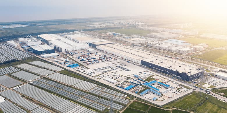 В России появится своя гигафабрика. «Росатом» за 26 миллиардов рублей построит огромный завод по производству литий-ионных аккумуляторов для электромобилей и промышленности В России появится своя гигафабрика. «Росатом» за 26 миллиардов рублей построит огромный завод по производству литий-ионных аккумуляторов для электромобилей и промышленности