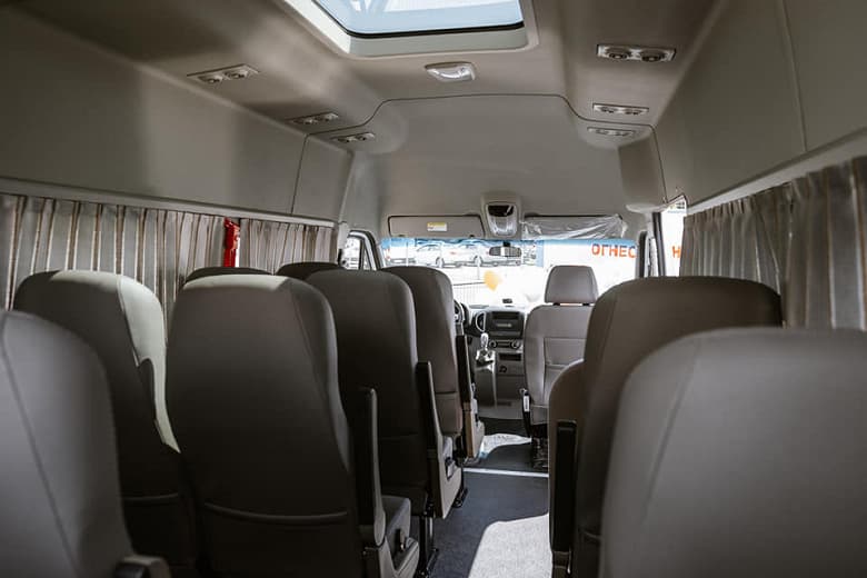 МАЗ представил в России микроавтобусы на замену «ГАЗели». Это китайские JAC Sunray, которые, возможно, будут собирать и в России вместо Ford Transit