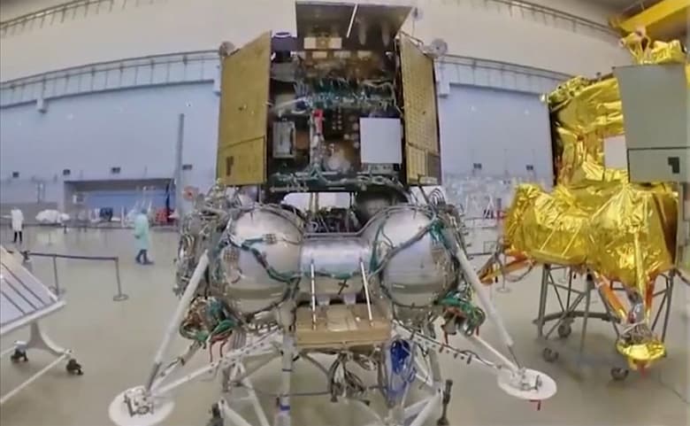 Так выглядит российская межпланетная станция «Луна-25». Космический аппарат впервые показали вживую