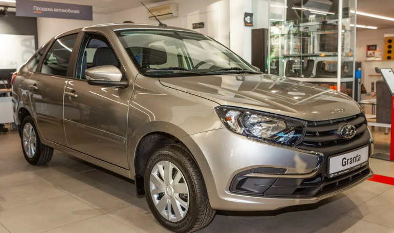 АвтоВАЗ открыл предзаказ для дилеров на упрощённые модели автомобилей Lada