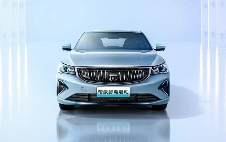 «Алкоседан» Geely последнего поколения запущен в производство. В Китае стартовал выпуск гибридов Geely Emgrand четвертого поколения, работающих на спирте
