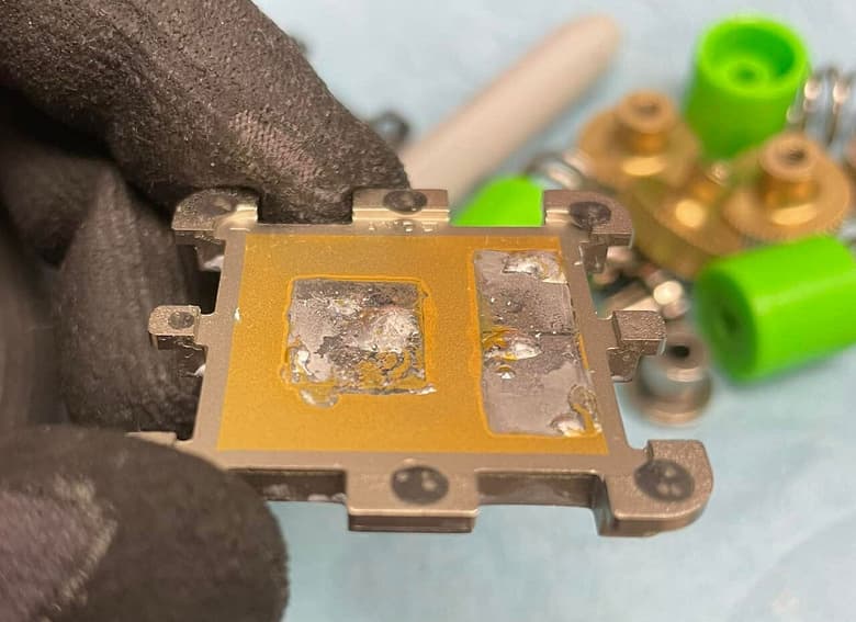 Очень толстая крышка необычной формы. Кто-то уже разобрал процессор Ryzen 7000 Очень толстая крышка необычной формы. Кто-то уже разобрал процессор Ryzen 7000