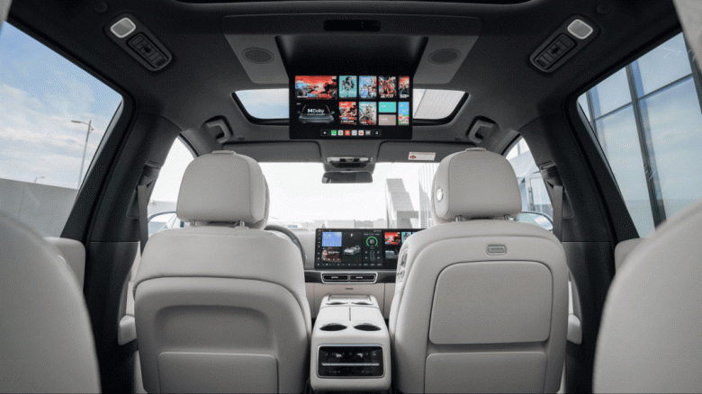 449 л.с., пробег 1315 км на полном баке, разгон до 100 км/ч за 5,3 с, 2 кВт звука, 6 мест и 5,2 метра дины. В Китае представлен кроссовер Li Auto L9, и он уже вызвал небывалый ажиотаж