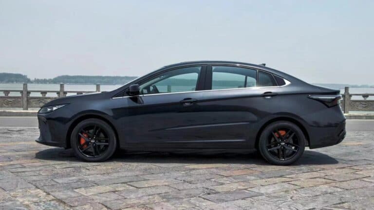 Спортивный седан Chery Arrizo 5 GT с разгоном от 0 до 100 км/ч за 6 с показали вживую со всех сторон