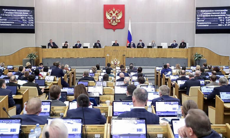 Российских чиновников переводят на мессенджер от VK. Для госслужащих он заменит Telegram, WhatsApp, Google Docs и Zoom