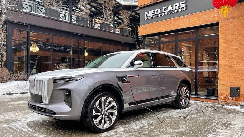 Подешевел сразу на 4 млн рублей. Премиальный кроссовер Hongqi E-HS9 доступен для заказа в России