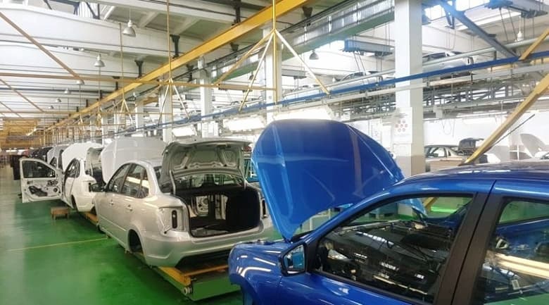 «Ободранная» Lada Granta сегодня встаёт на конвейер. В июне будет выпущено 452 автомобиля