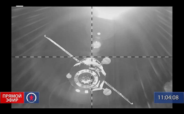 Космический корабль «Прогресс МС-18», несколько раз спасавший МКС от космического мусора, отправился в последний путь. Роскосмос затопит его сегодня в Тихом океане