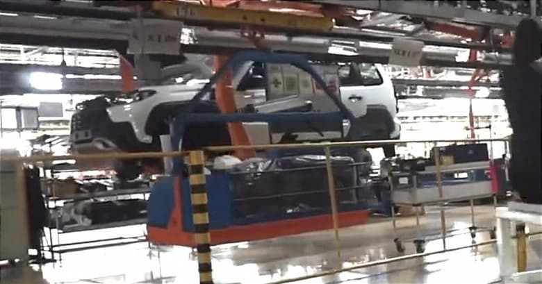 От чего отказались? Выпущена первая партия упрощенных Lada Niva Legend и Lada Niva Travel