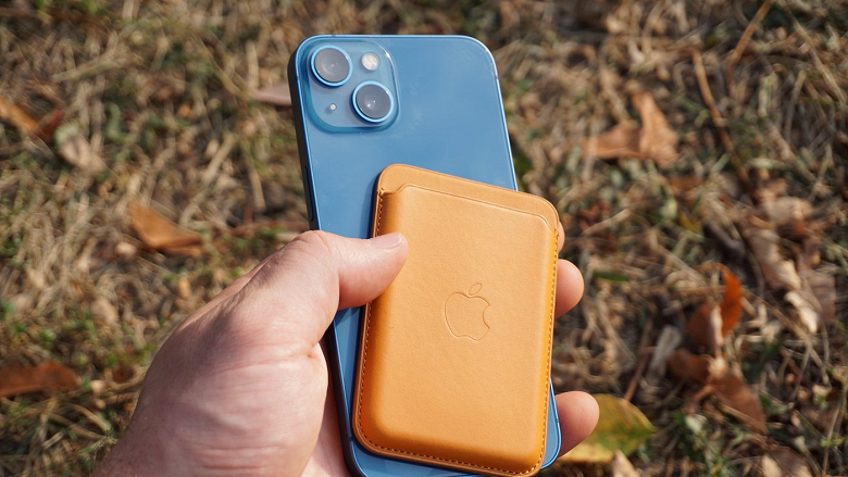 Назло санкциям: iPhone 13 рекордно подешевел в России