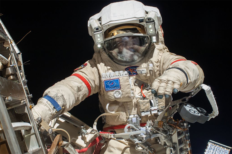 Российские космонавты на МКС запустят рекордное число спутников