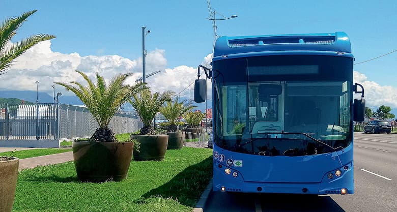 Пока продажи легковых автомобилей в России стремительно падают, продажи автобусов растут Пока продажи легковых автомобилей в России стремительно падают, продажи автобусов растут