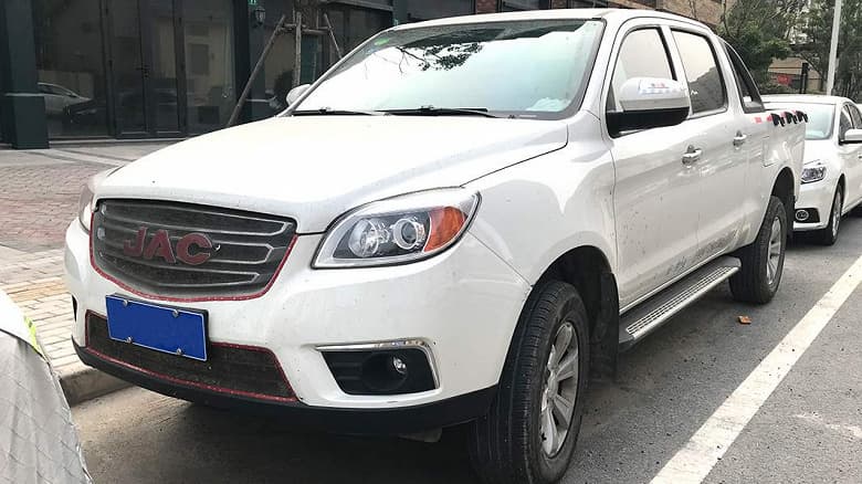 Возрожденные автомобили «Москвич» смогут удивить своим разнообразием. Помимо легковушек на бывшем заводе Renault в центре Москвы могут производить пикапы, фургоны и даже небольшие грузовики