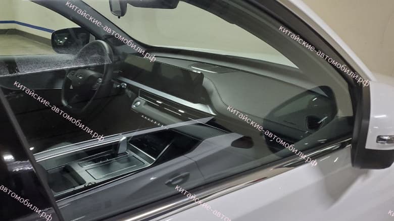 На таких кроссоверах будем ездить. Российские Chery Tiggo 7 Pro Max засняли вживую на московской парковке