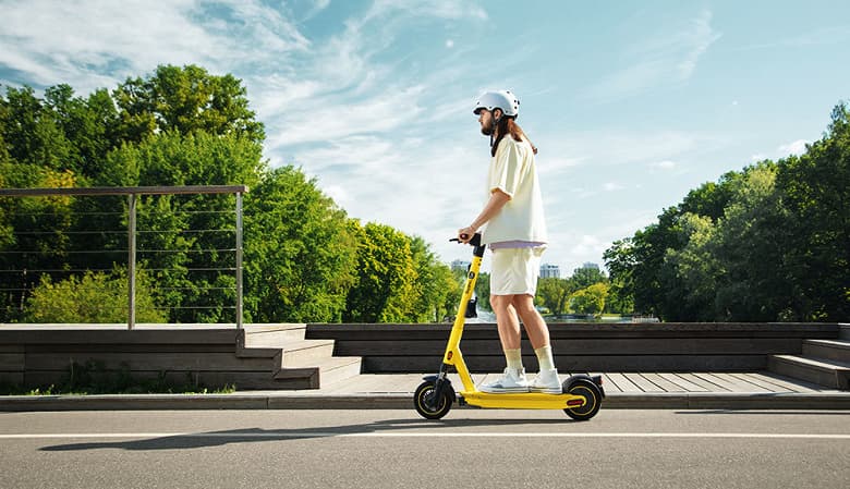 Самый летний транспорт Яндекс Go: новые электросамокаты Ninebot Max Plus и тариф в стиле такси