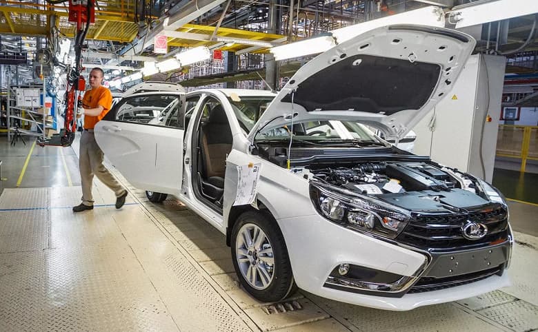 АвтоВАЗ настроен решительно. В 2023 году флагман российского автопрома намерен собрать 500 тысяч автомобилей