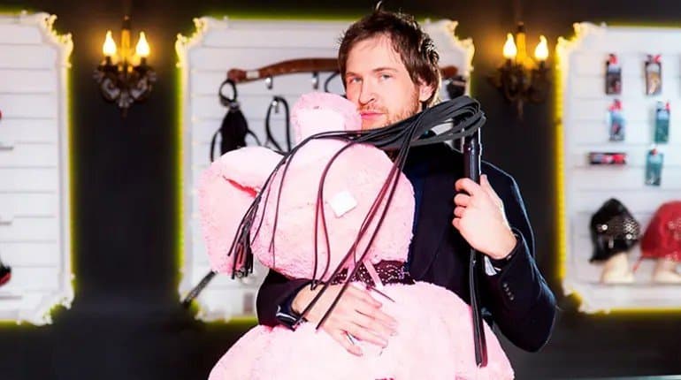 Пятничное: санкции становятся всё больнее. В России возникли проблемы с поставками товаров для секс-шопов