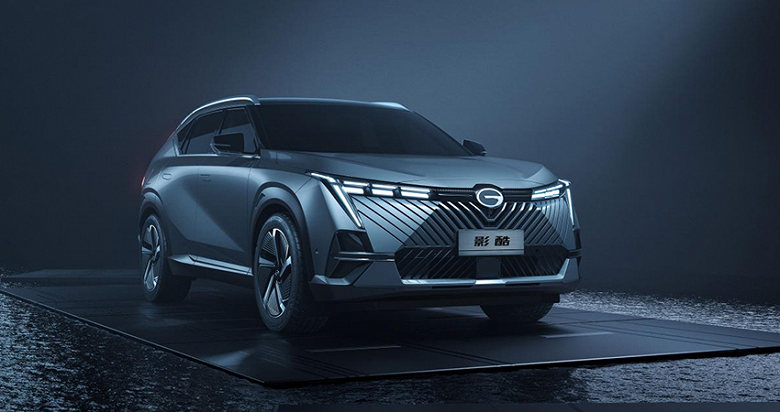 1711 км на одном баке, расход 3,2 л бензина на 100 км, второй уровень автономности. В Китае представлен гибридный кроссовер GAC Yingku