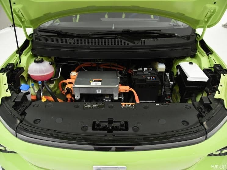 Geely утерла нос Tesla. Китайцы представили электрический кроссовер Geometry E за 15 000 долларов с запасом хода 400 км