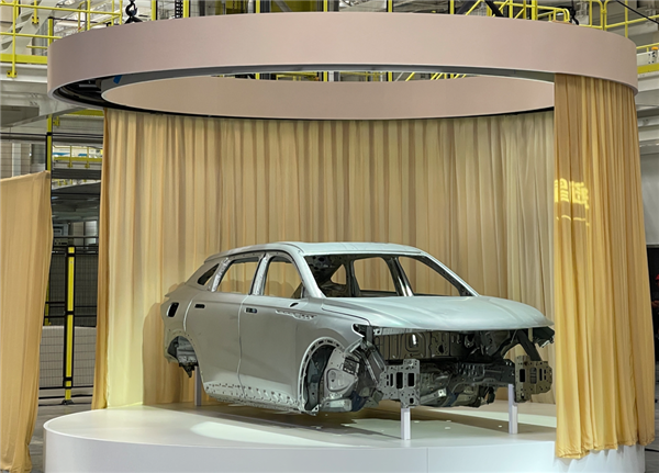 Флагманский кроссовер Chery, который утрет нос Land Rover. В Китае стартовало производство Exeed AtlantiX