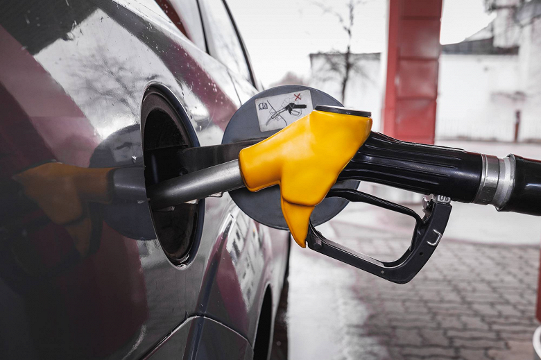 Бензин дорожает на фоне сокращения производства Бензин дорожает на фоне сокращения производства