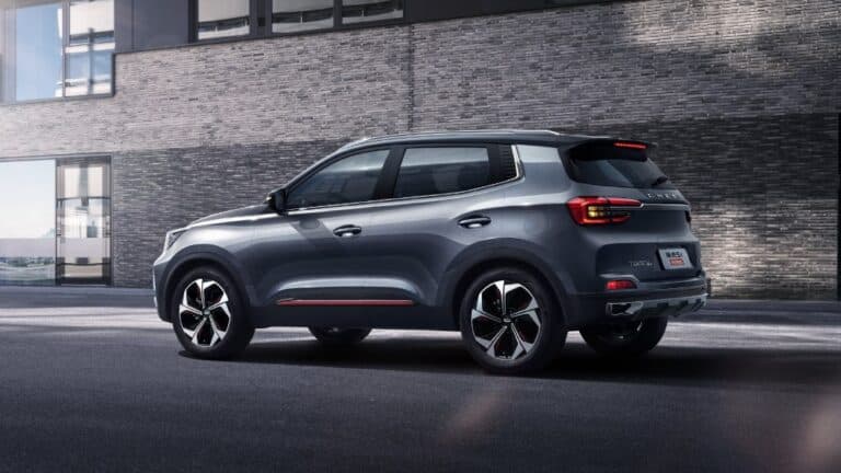 Новенькие Chery Tiggo 4 Pro уже приехали в Россию. Все подробности и живые фото