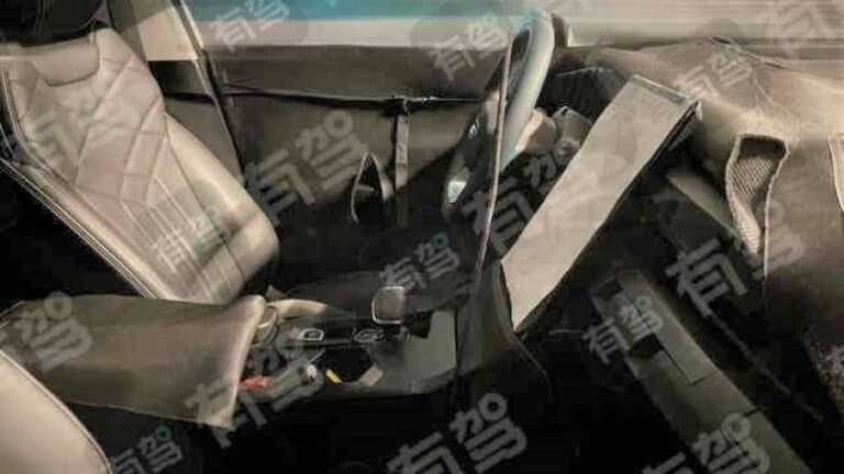 Geely Atlas нового поколения на улучшенной платформе Geely Tugella получит «полуавтопилот» и большой вертикальный экран 