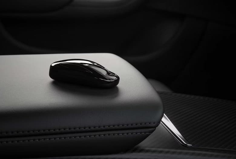 «Большинство пользуется смартфонами». Tesla объяснила, почему она убрала брелок-ключ из комплекта поставки Model S и Model X