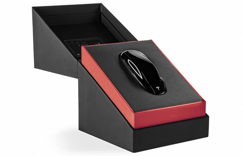 «Большинство пользуется смартфонами». Tesla объяснила, почему она убрала брелок-ключ из комплекта поставки Model S и Model X