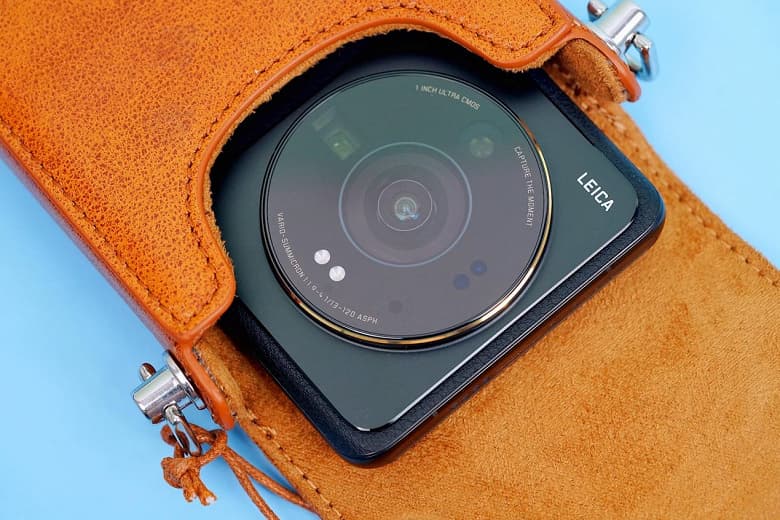 Огромная коробка, чехол и кожаный футляр. Комплект поставки Xiaomi 12S Ultra показали на фото