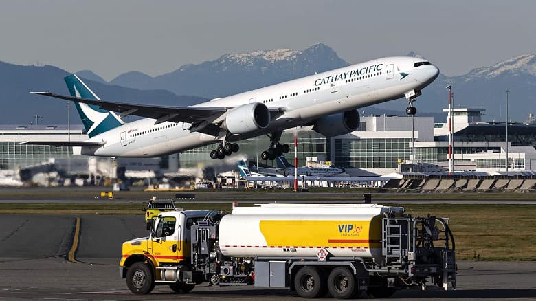 Эпоха дешевой авиации заканчивается. Мировые авиакомпании поднимают стоимость билетов, и даже лоукостеры вроде Ryanair не смогут устоять