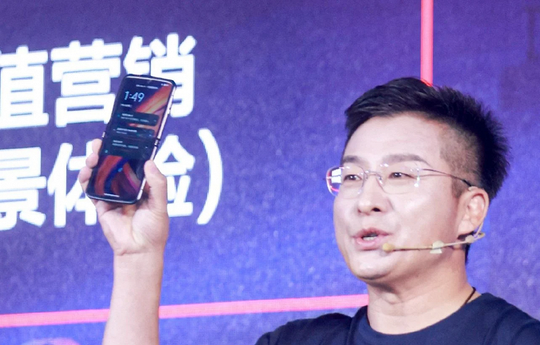 Странный анонс Motorola Razr 2022. Смартфон показали вживую, но ничего не рассказали о нём Странный анонс Motorola Razr 2022. Смартфон показали вживую, но ничего не рассказали о нём