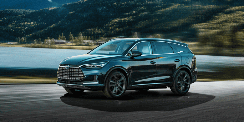 Илон Маск смеялся над этой компанией, но BYD уже стала №1 в мире, опередив Tesla