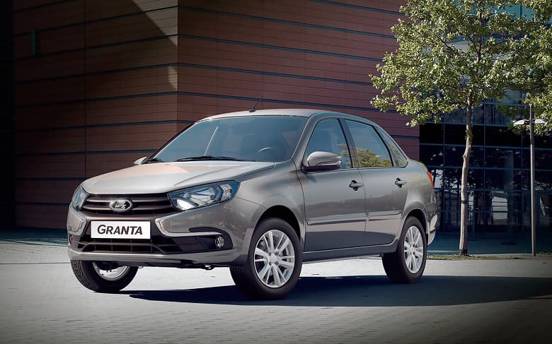 Из средств передвижения – в роскошь. Российский бестселлер Lada Granta за год подорожал на 78% Из средств передвижения – в роскошь. Российский бестселлер Lada Granta за год подорожал на 78%