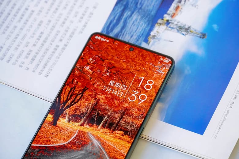 «Исчезающий флагман» Nubia Z40S Pro с крошечной рамкой показали на живых фото сразу после анонса