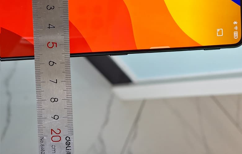 «Исчезающий флагман» Nubia Z40S Pro с крошечной рамкой показали на живых фото сразу после анонса