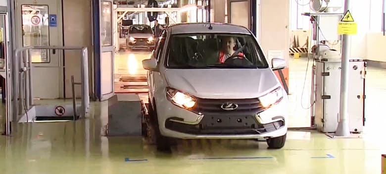 На АвтоВАЗе собрана новая Lada Granta Classic’22 с кондиционером, экраном и «ЭРА-ГЛОНАСС»