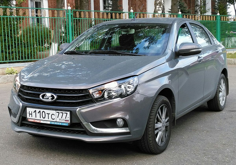Lada Vesta принесла больше денег, чем Lada Granta. Сколько АвтоВАЗ заработал на разных моделях в этом году