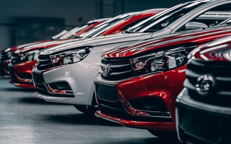 Подешевеют даже упрощённые Lada. Президент АвтоВАЗа пообещал снижение цен на автомобили в России