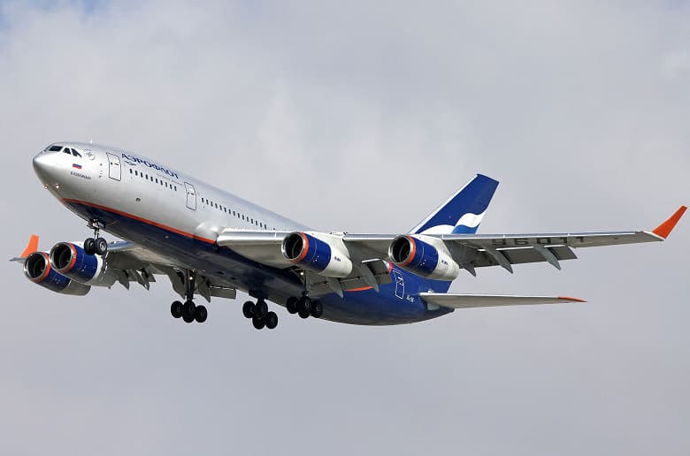 Первый модернизированный Ил-96-400М с российскими двигателями ПС-90А уже собран и поднимется в воздух до конца года. Он будет использоваться в качестве летающей лаборатории