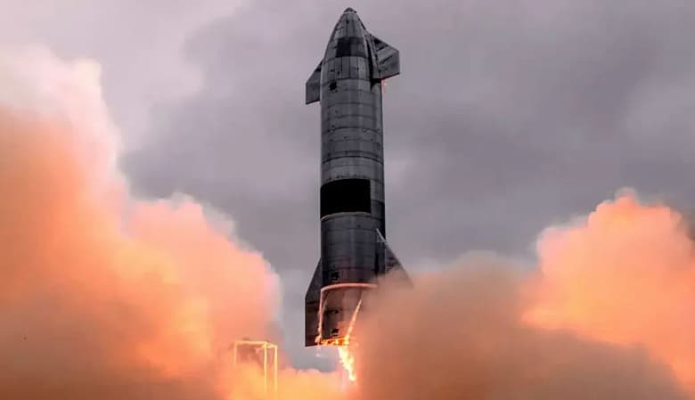 Первый орбитальный полет космического корабля SpaceX Starship может состояться уже в августе – несмотря на недавний инцидент со взрывом ускорителя Super Heavy Booster 7