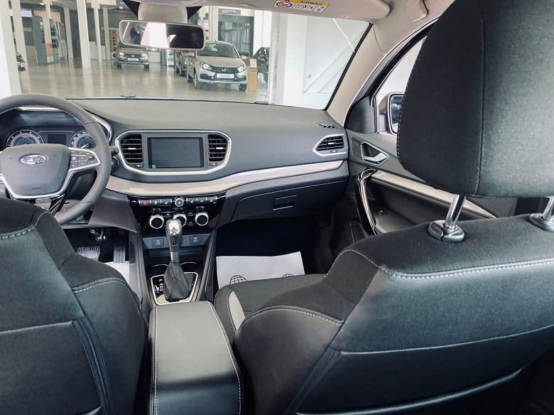 Названы цены на новые Lada Vesta. Качественные живые фотографии