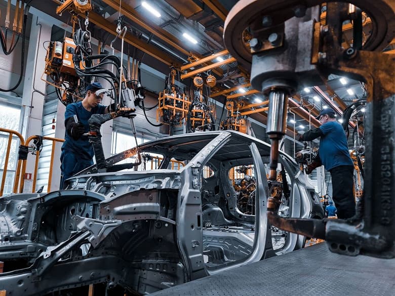 Первый массовый российский электромобиль будет намного дешевле Tesla. Глава «Автотора» уверяет, что пилотная партия будет выпущена в 2023 году Первый массовый российский электромобиль будет намного дешевле Tesla. Глава «Автотора» уверяет, что пилотная партия будет выпущена в 2023 году