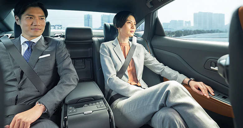 Представлена абсолютно новая Toyota Crown 2023: теперь это целых четыре модели